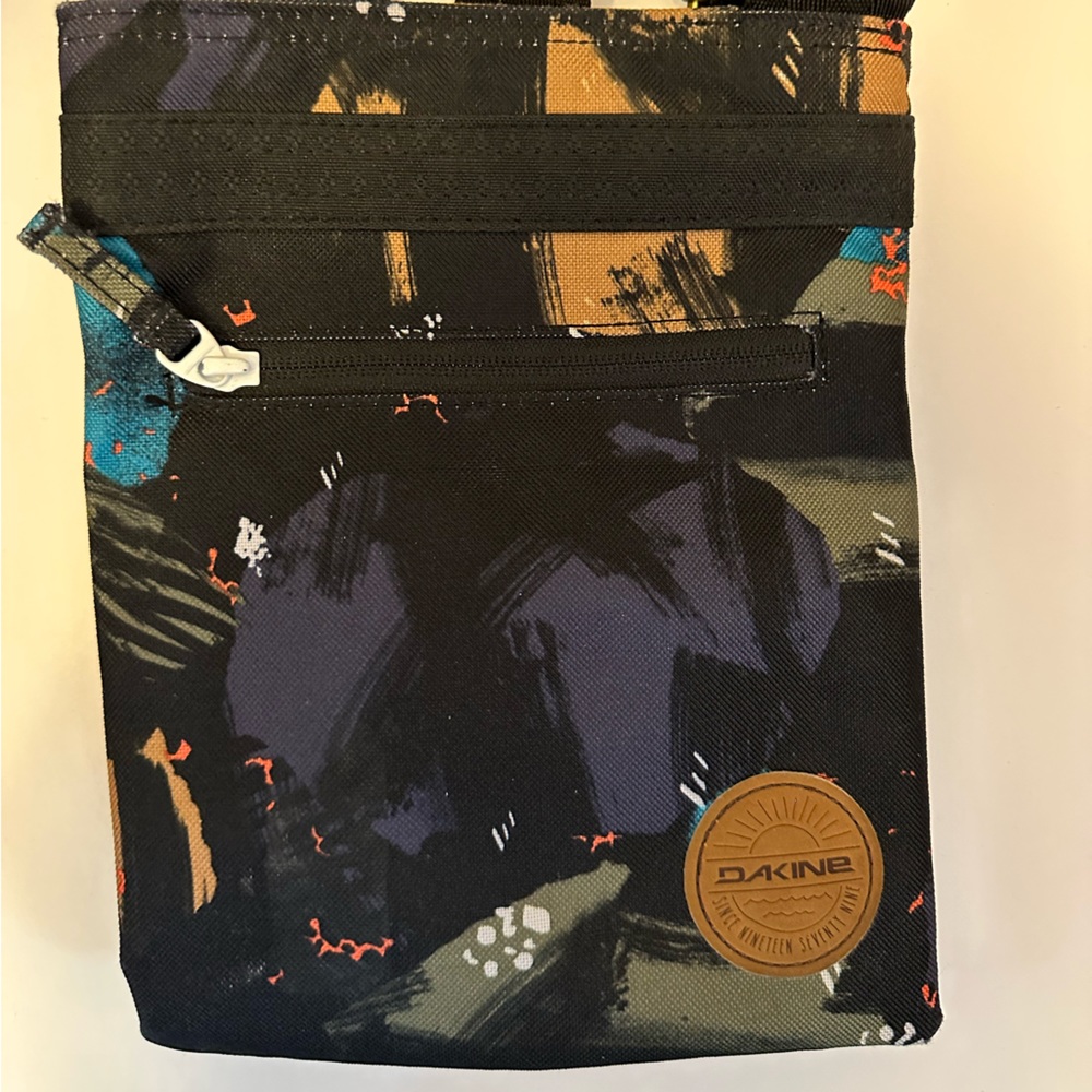 Dakine crossbody bag